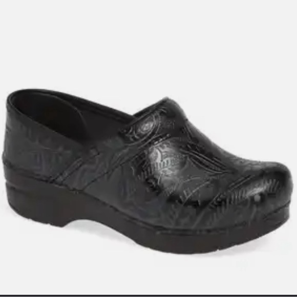Dansko XP 2.0 38 (7.5-8 US) Black Tooled Floral Leather Support & Comfort Clogs - Picture 1 of 15